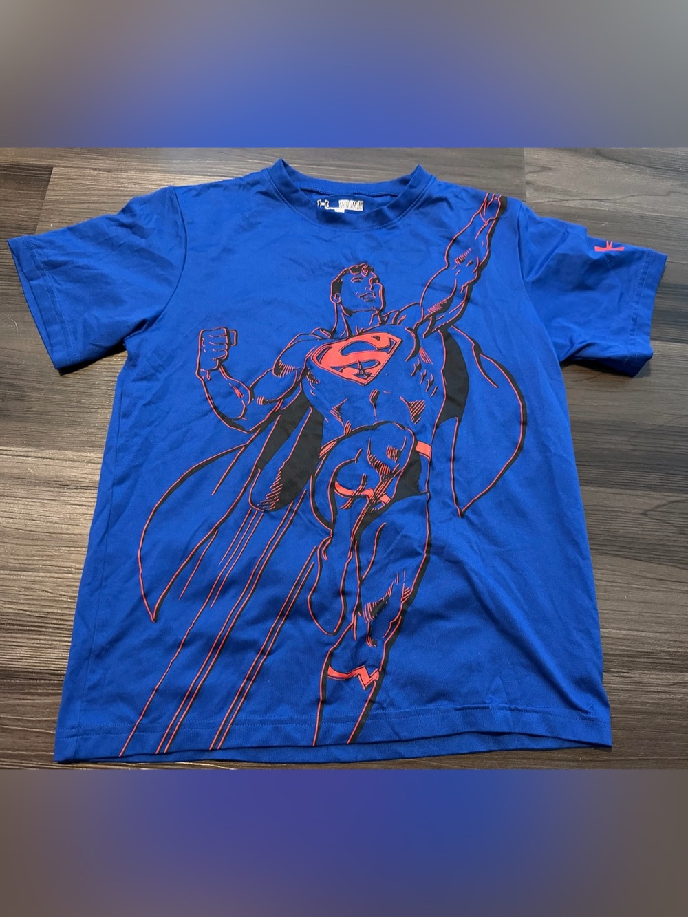 Boys size medium Under Armour Superman Heatgear shirt loose fitting